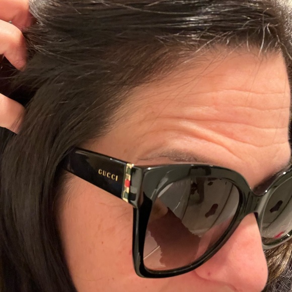 Like new Gucci oversized black sunglasses. PLUS FREE SHIPPING - Picture 5 of 14